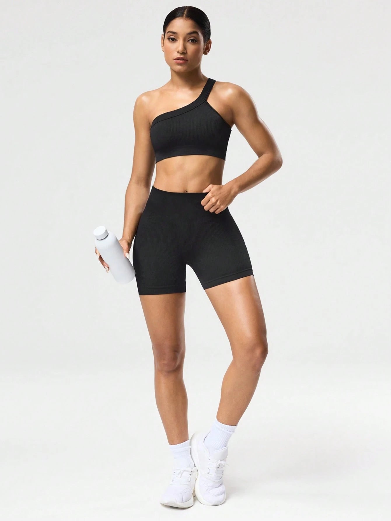 SHEIN Sport Studio Conjunto Feminino de Top Casual Sem Mangas com Ombro Oblíquo e Shorts em Cor Sólida, Conjunto de Mulheres para Exercícios