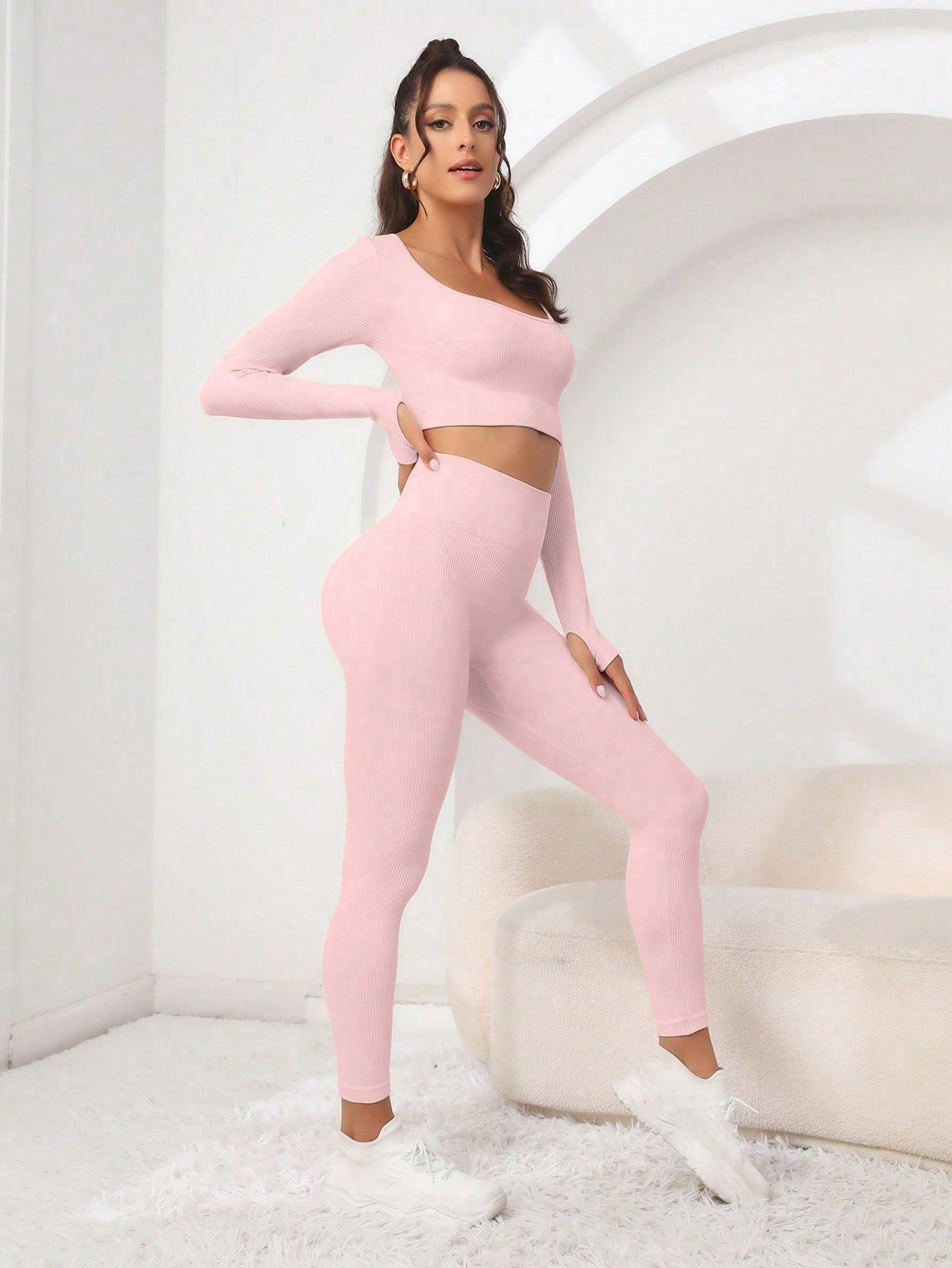 Seamluxe SHEIN Sport Conjunto de Roupas com Duas Peças, Top de Esportes e Legging com Orifícios para Polegares, Sem Costura, Alta Elasticidade, Conjunto de Roupas Adequado para Exercícios Femininos