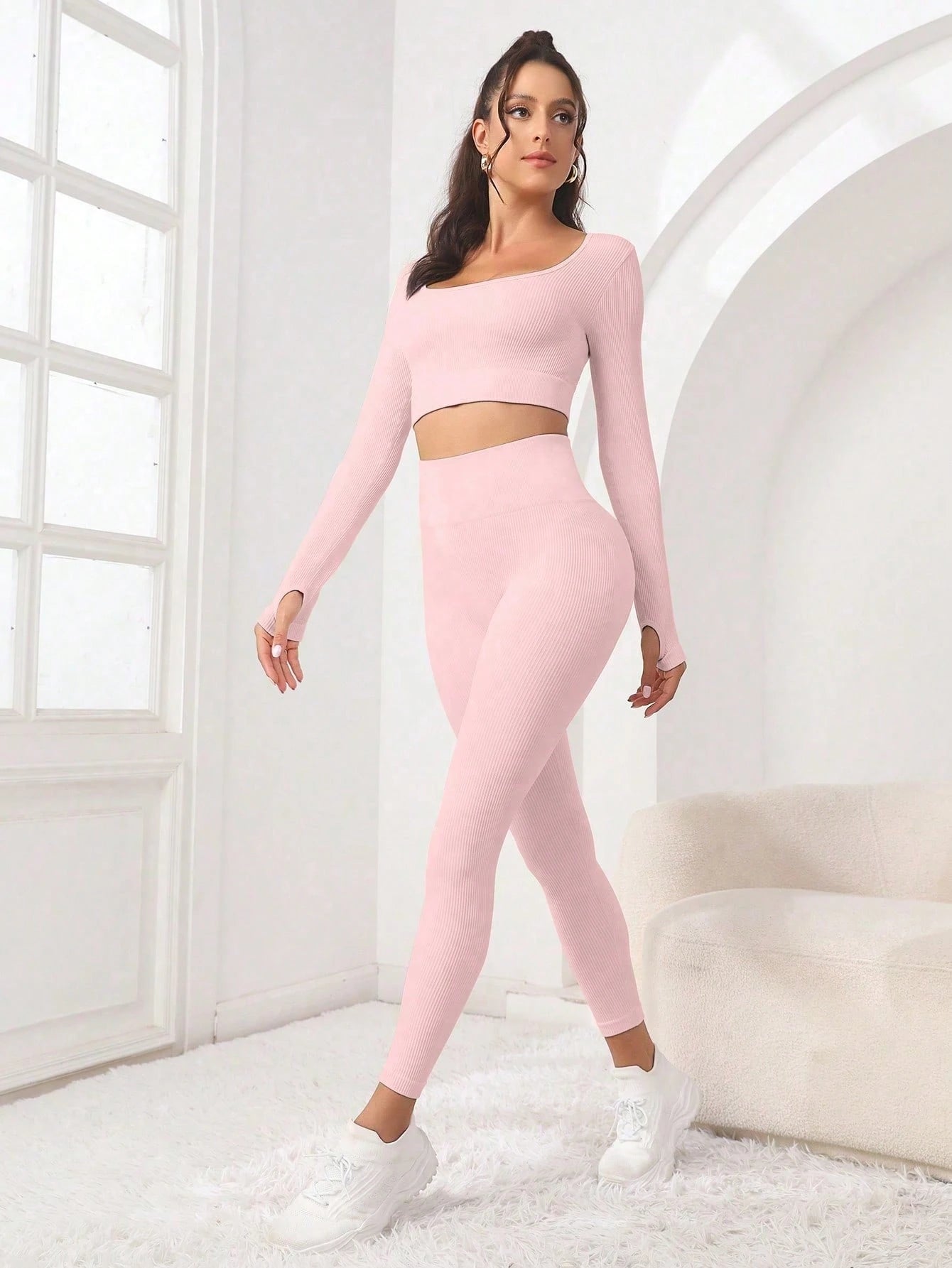 Seamluxe SHEIN Sport Conjunto de Roupas com Duas Peças, Top de Esportes e Legging com Orifícios para Polegares, Sem Costura, Alta Elasticidade, Conjunto de Roupas Adequado para Exercícios Femininos