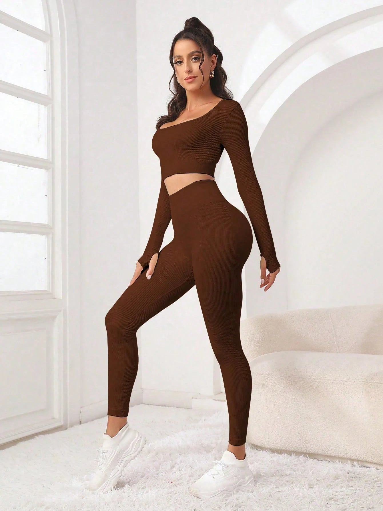 Seamluxe SHEIN Sport Conjunto de Roupas com Duas Peças, Top de Esportes e Legging com Orifícios para Polegares, Sem Costura, Alta Elasticidade, Conjunto de Roupas Adequado para Exercícios Femininos