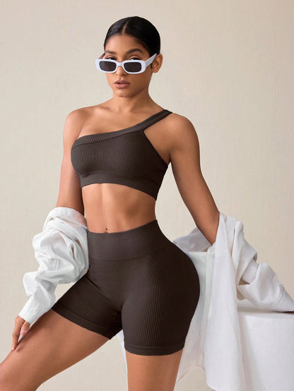 SHEIN Sport Studio Conjunto Feminino de Top Casual Sem Mangas com Ombro Oblíquo e Shorts em Cor Sólida, Conjunto de Mulheres para Exercícios