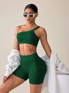 SHEIN Sport Studio Conjunto Feminino de Top Casual Sem Mangas com Ombro Oblíquo e Shorts em Cor Sólida, Conjunto de Mulheres para Exercícios