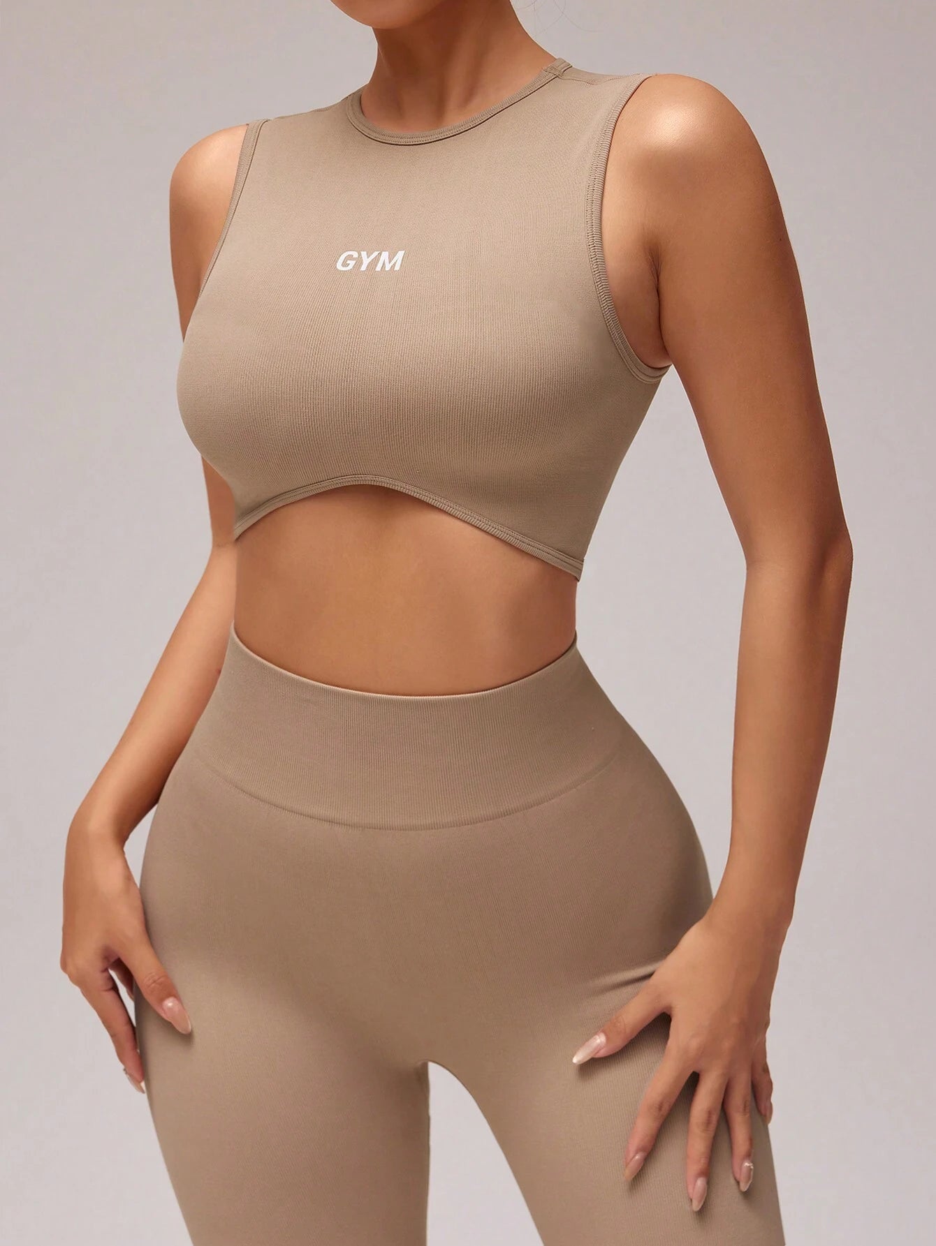 Conjunto de Top Cropped e Legging