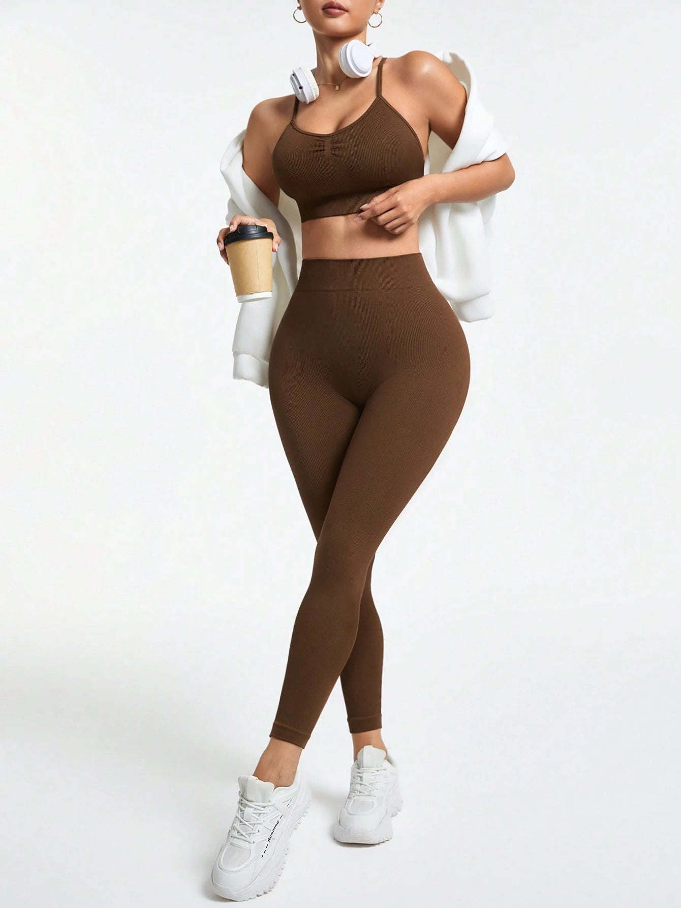  Conjunto Esportivo de Top Halter Decotado nas Costas