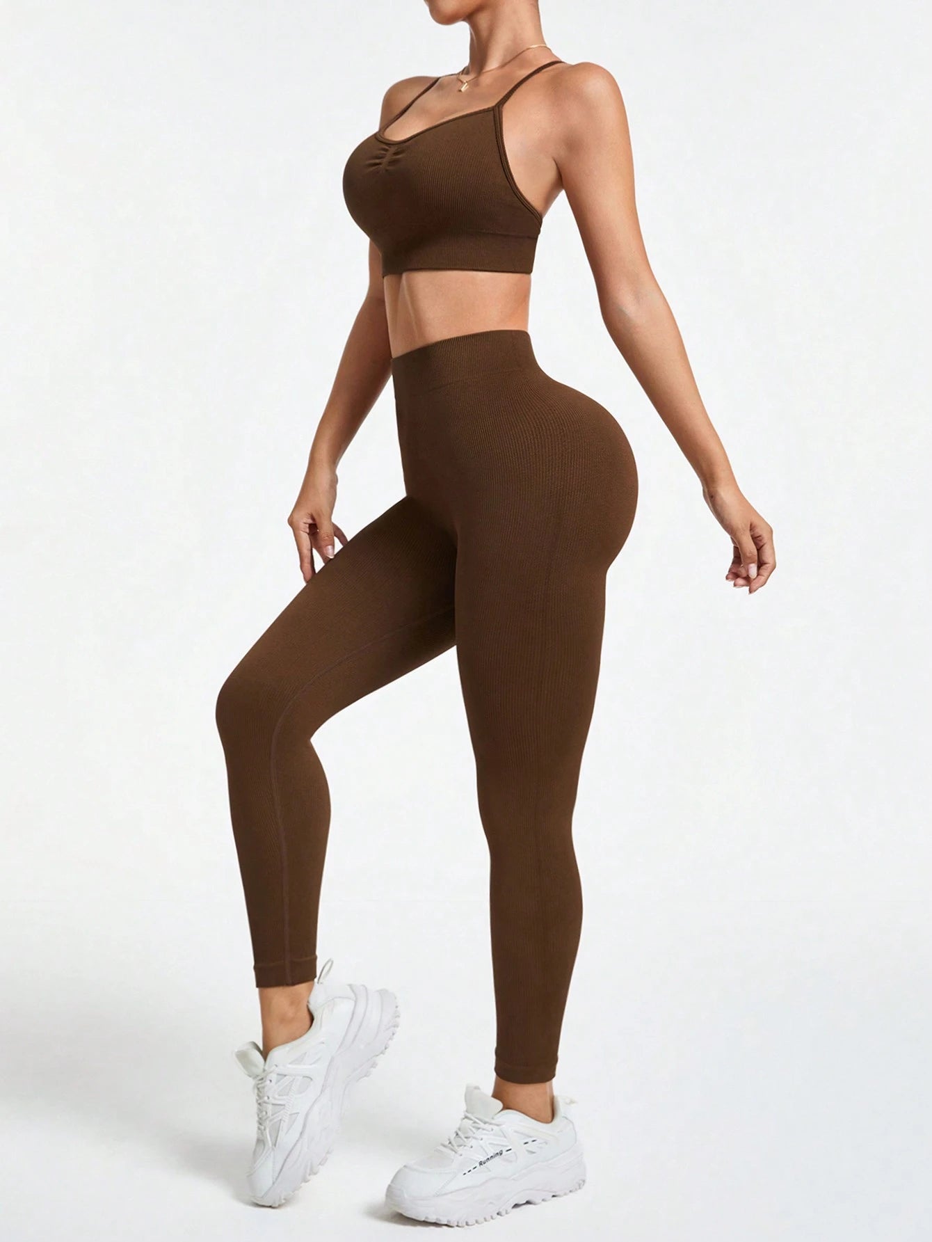  Conjunto Esportivo de Top Halter Decotado nas Costas
