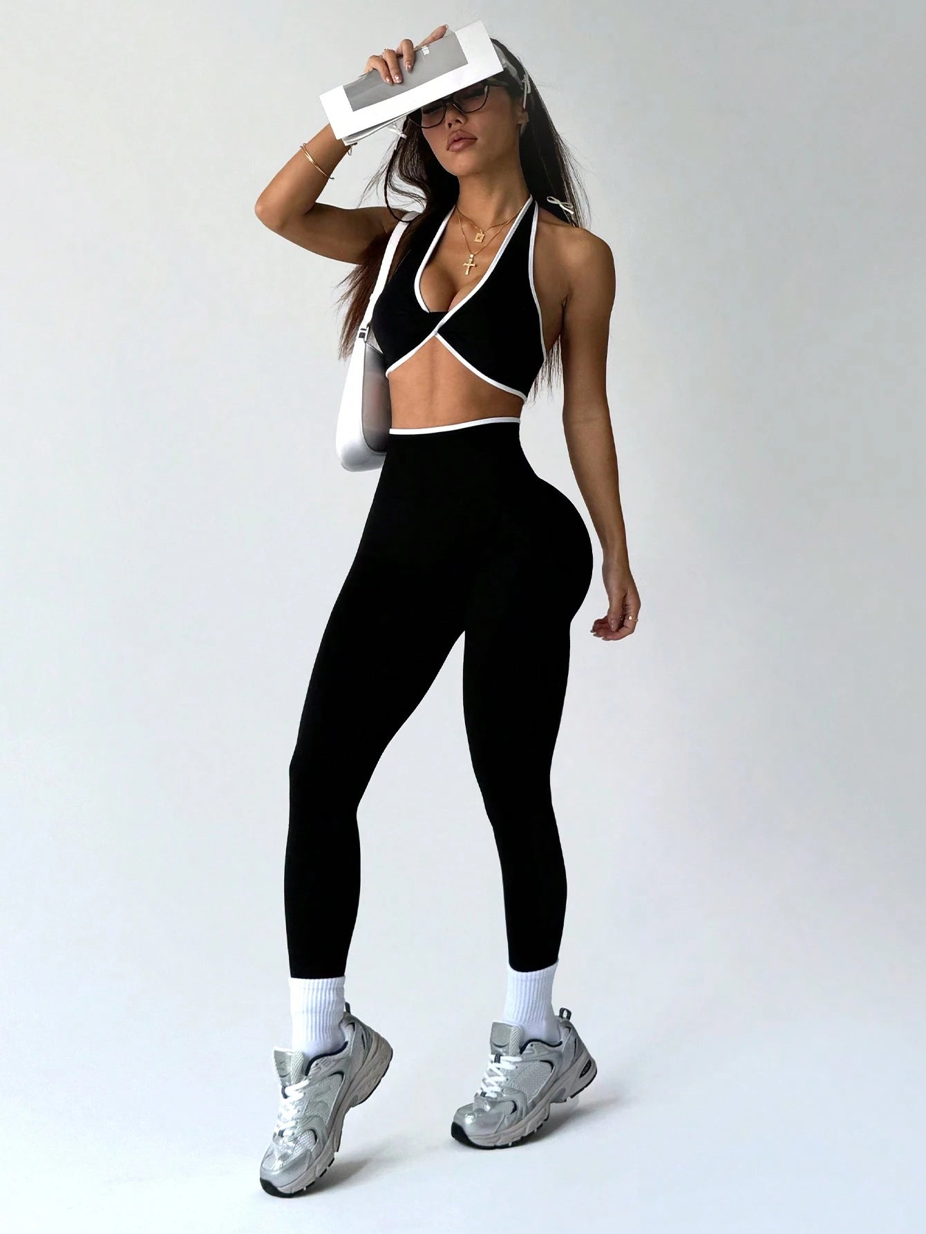  Conjunto de Ioga Feminino com Top Halter Sem Costas e Legging, Recorte em Contraste de Cor