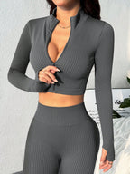 o Conjunto Esportivo de Top de Manga Longa com Zíper na Frente e Calça Flare de Cor Sólida, Sem Costura