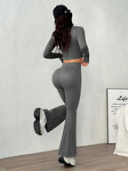 o Conjunto Esportivo de Top de Manga Longa com Zíper na Frente e Calça Flare de Cor Sólida, Sem Costura