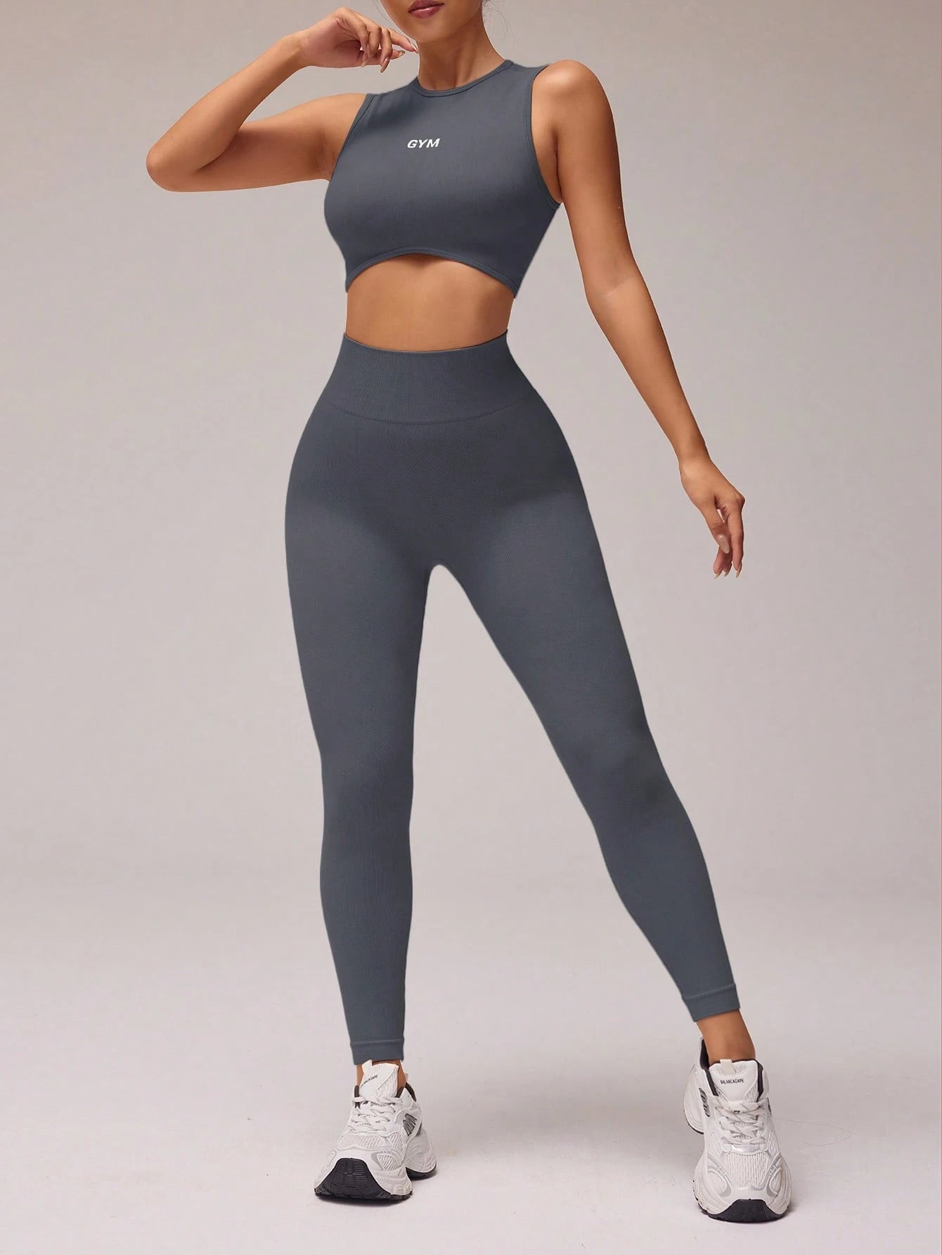 Conjunto de Top Cropped e Legging