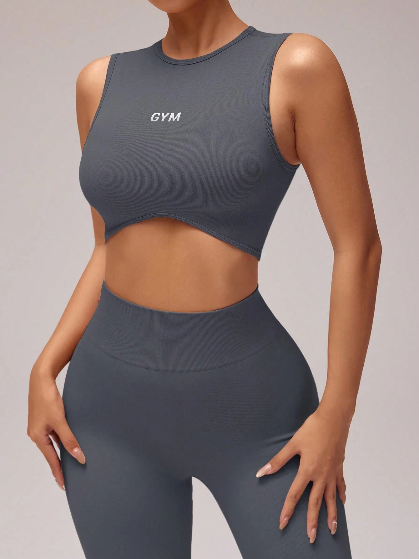 Conjunto de Top Cropped e Legging