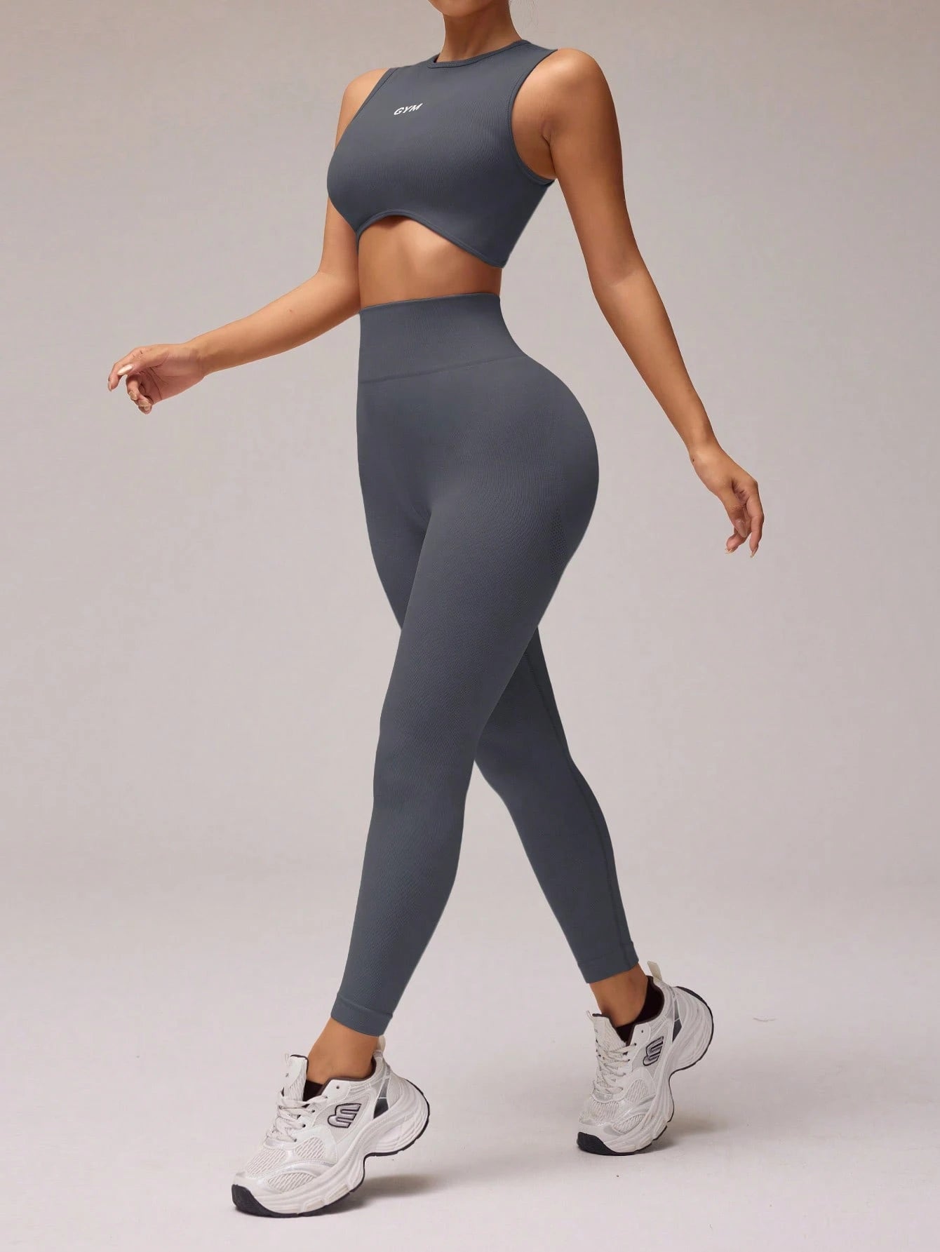 Conjunto de Top Cropped e Legging