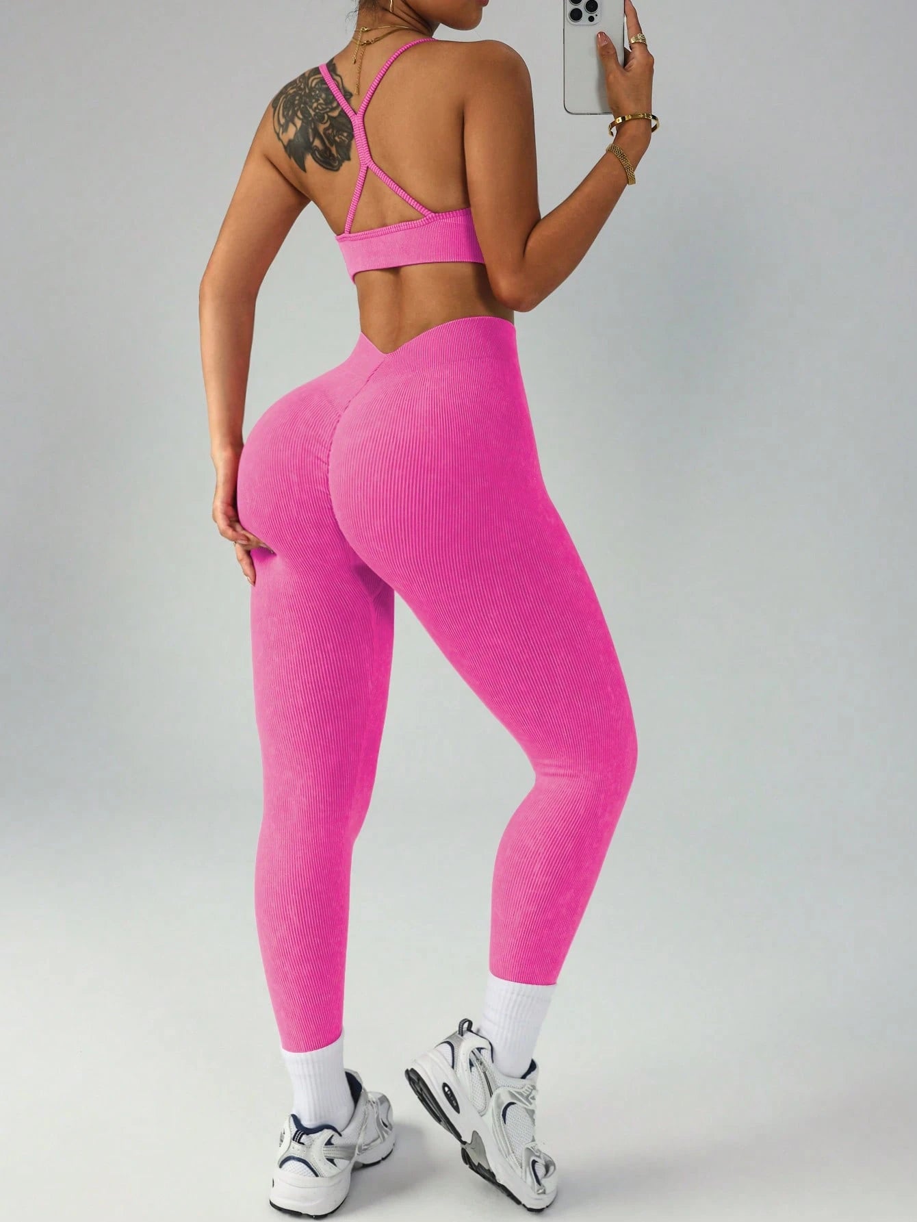  Conjunto Esportivo de Top Halter Decotado nas Costas