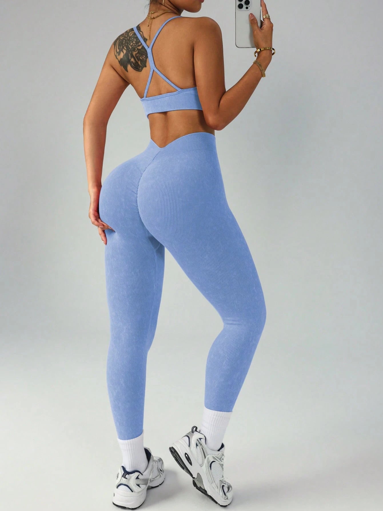 Conjunto Esportivo de Top Halter Decotado nas Costas