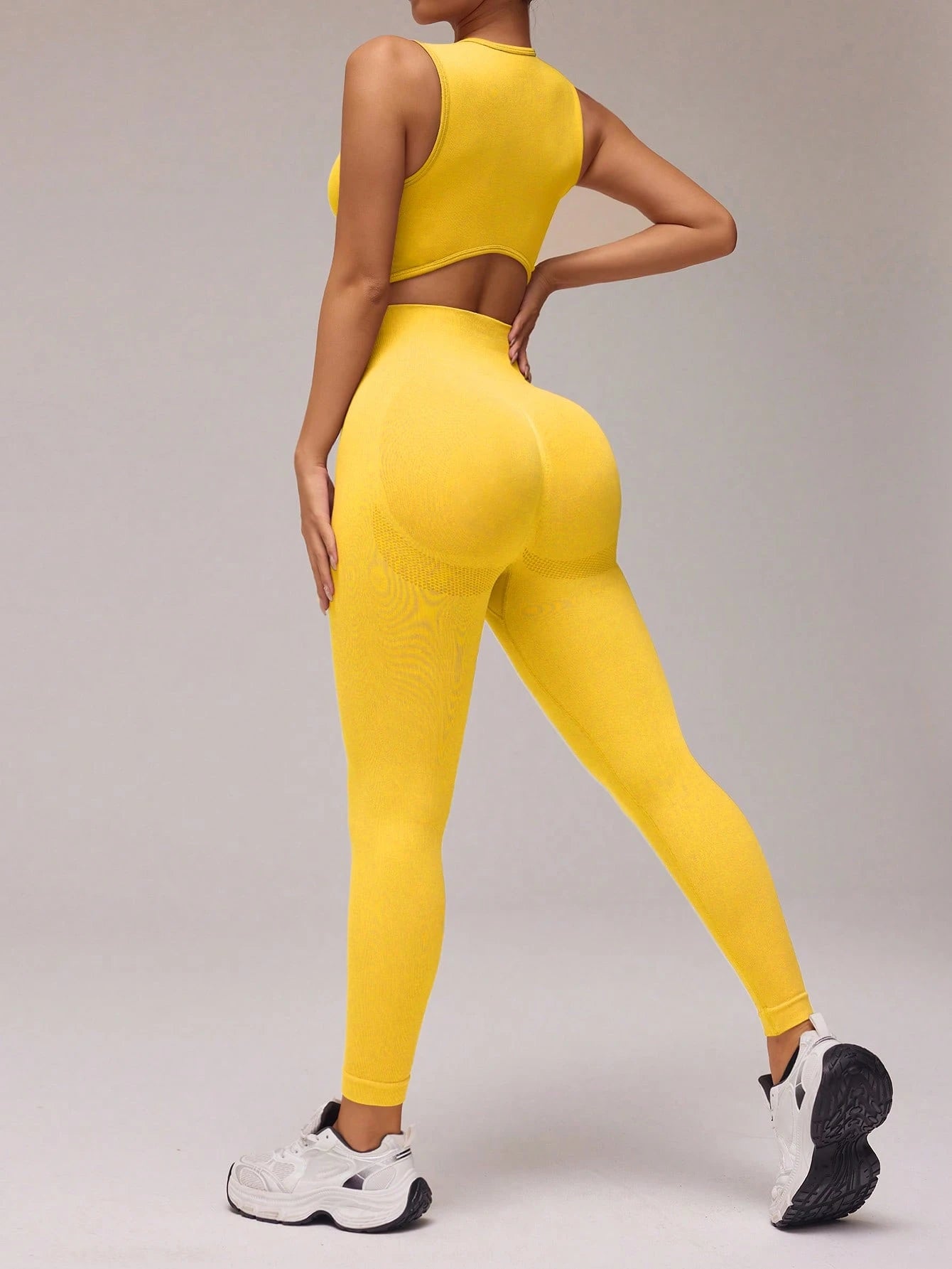Conjunto de Top Cropped e Legging