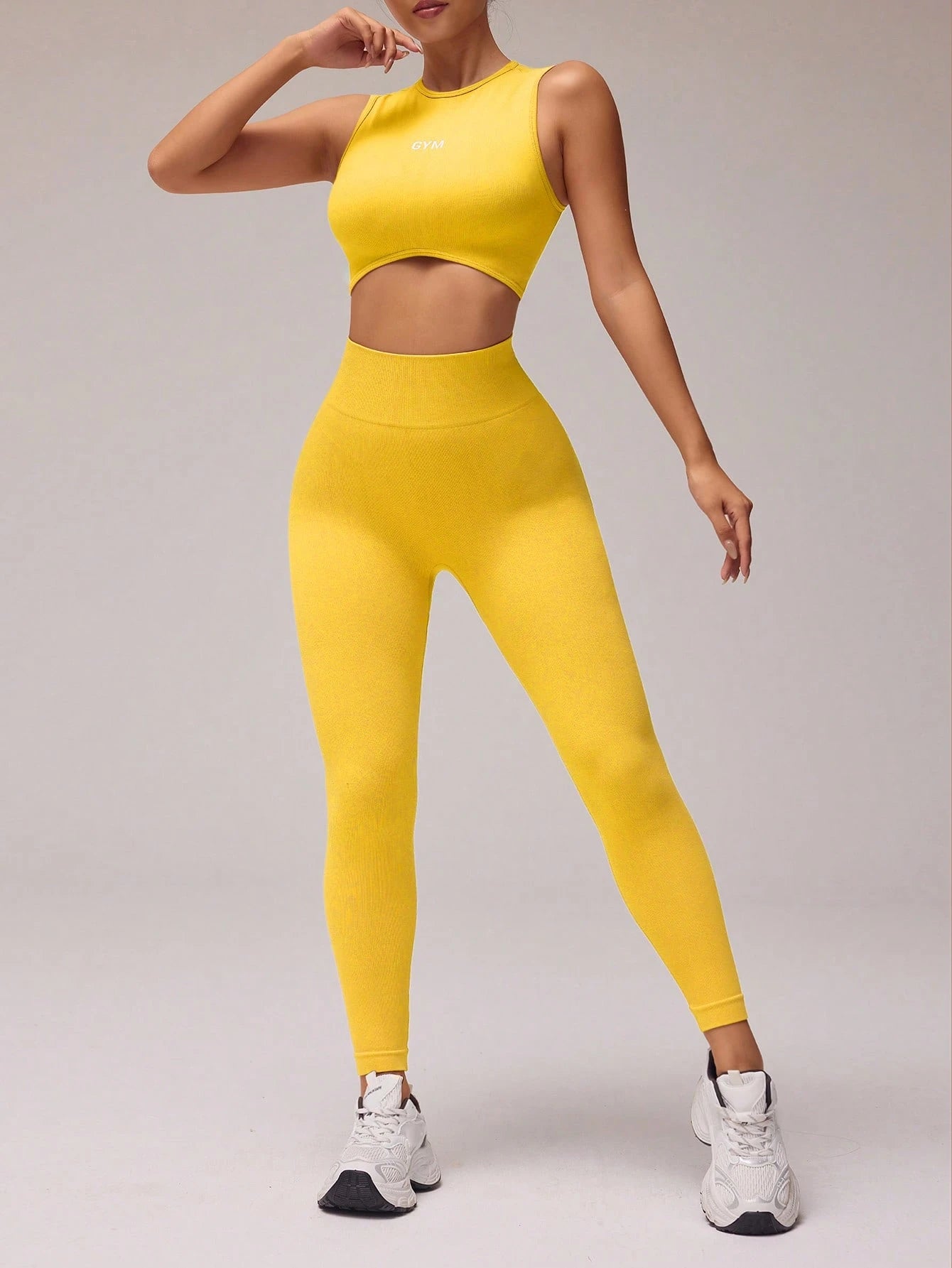 Conjunto de Top Cropped e Legging