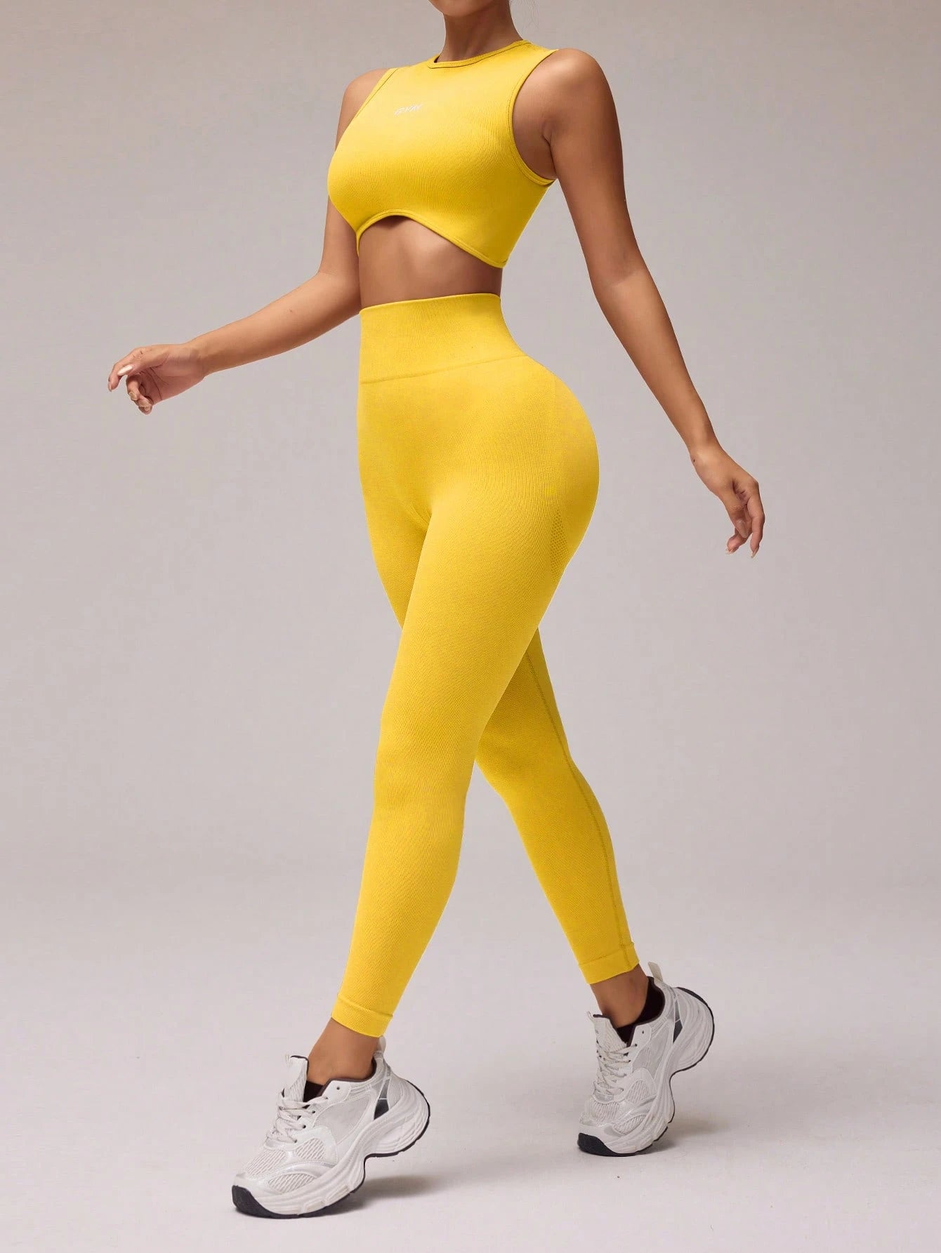 Conjunto de Top Cropped e Legging