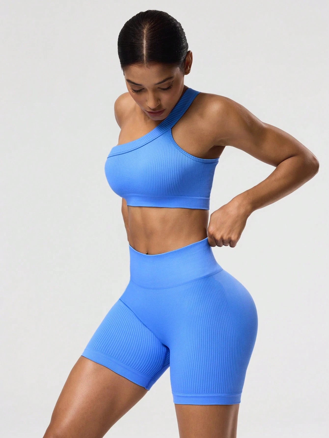 SHEIN Sport Studio Conjunto Feminino de Top Casual Sem Mangas com Ombro Oblíquo e Shorts em Cor Sólida, Conjunto de Mulheres para Exercícios