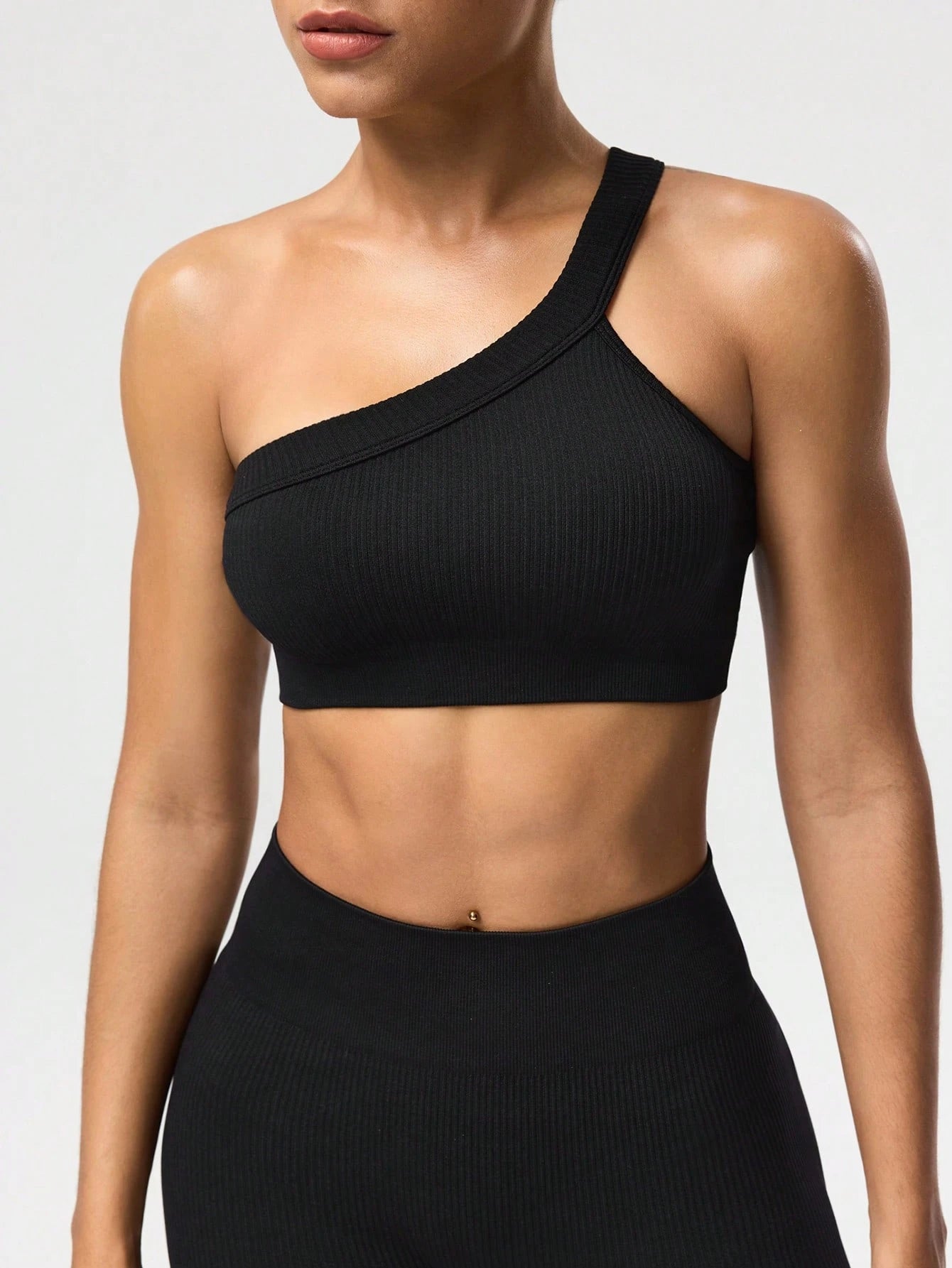 SHEIN Sport Studio Conjunto Feminino de Top Casual Sem Mangas com Ombro Oblíquo e Shorts em Cor Sólida, Conjunto de Mulheres para Exercícios